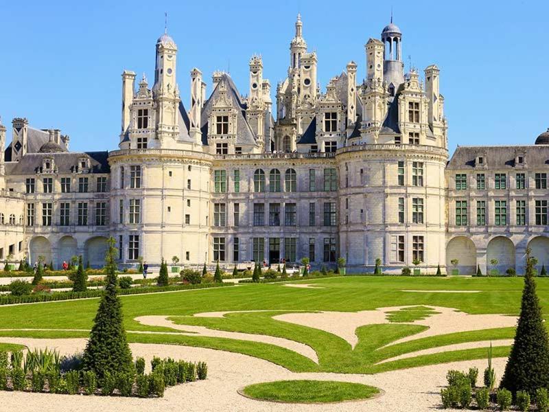 Git'albert A 10 Minute Du Chateau Royale De Chambord *